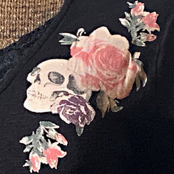 torrid Womens Skull & Roses T-shirt - Picture 2 of 7